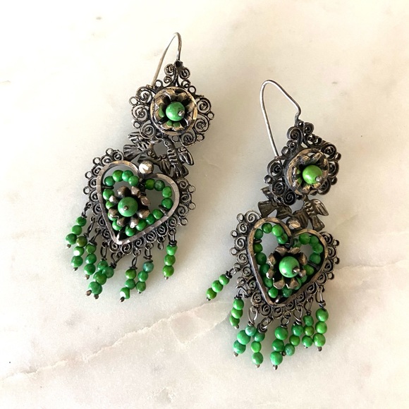 Silver and green heart earrings made by Oaxacan artisan Federico Jimenez - Picture 3 of 7